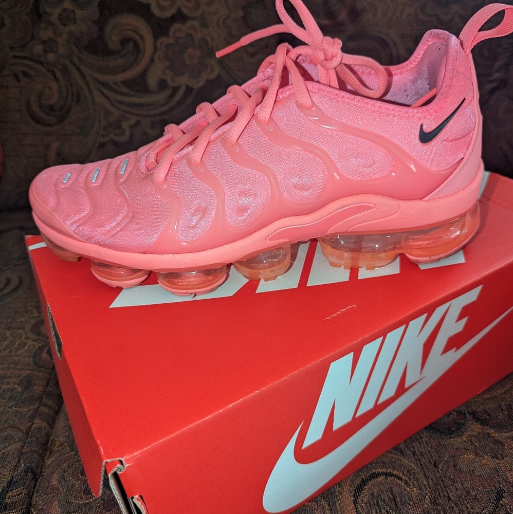 Women's Nike vapormax plus